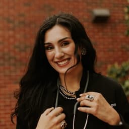 Dr. Caroline Christoff