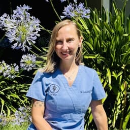 Dr. Lindsay Swirble